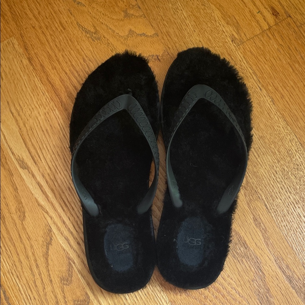UGG Women's Black Fluffy Slippers